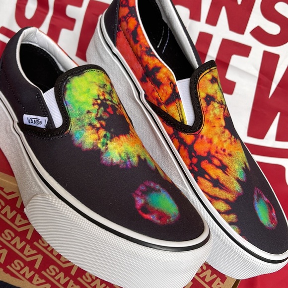 Vans Classic Slip-0n
Paradoxical Black/Multi
VNOA7Q5RBML
WMNS Platforms - Picture 8 of 16
